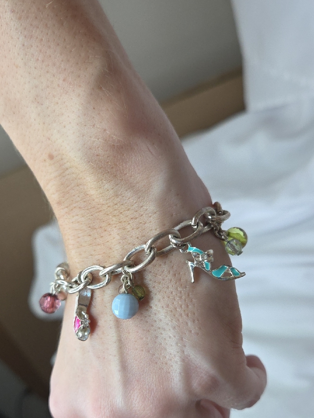 2006 Avon Charm Bracelet Shoes High Heels Colored Beads Faux Pearls 7"